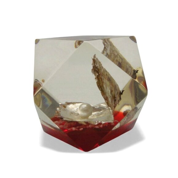 CHRISTIAN PAPERWEIGHT Shell with Pearl Red and Clear Lucite Vintage - Picture 9 of 10
